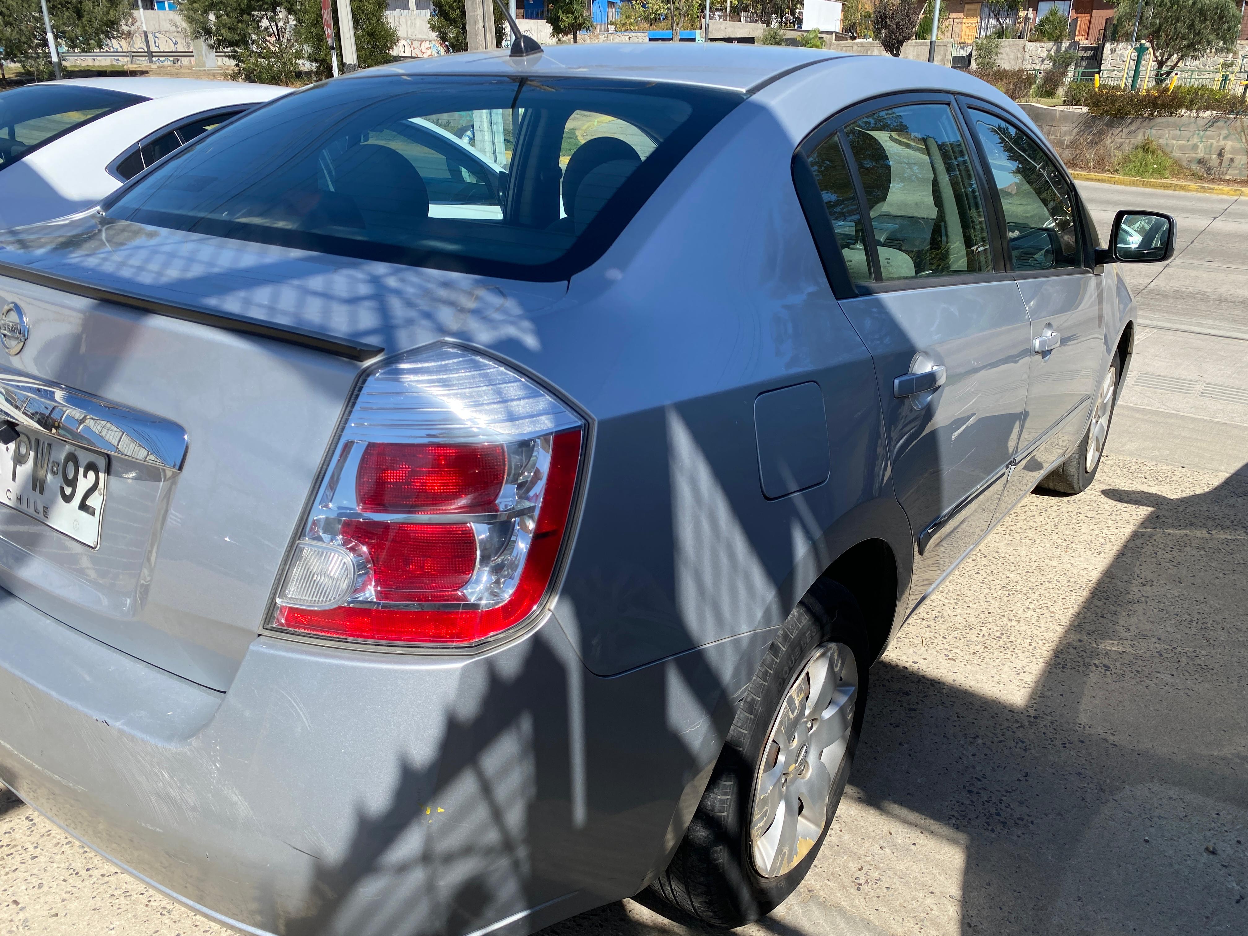 Nissan Sentra 2.0 thumbnail 4